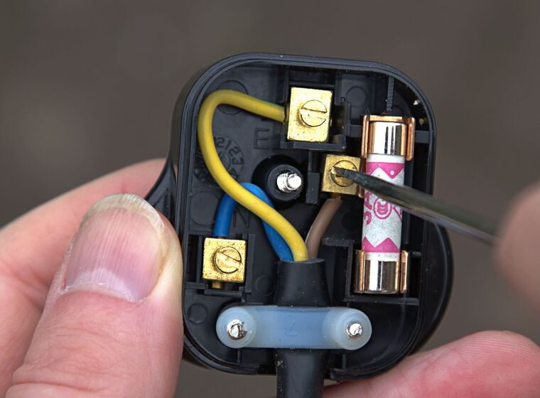 24/7 emergency electrician responding to a fault in Johannesburg